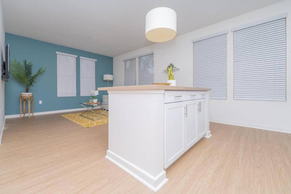 Amazing 2 Bedroom 7 Min From Disneyland W Free Parking อนาไฮม์ ภายนอก รูปภาพ