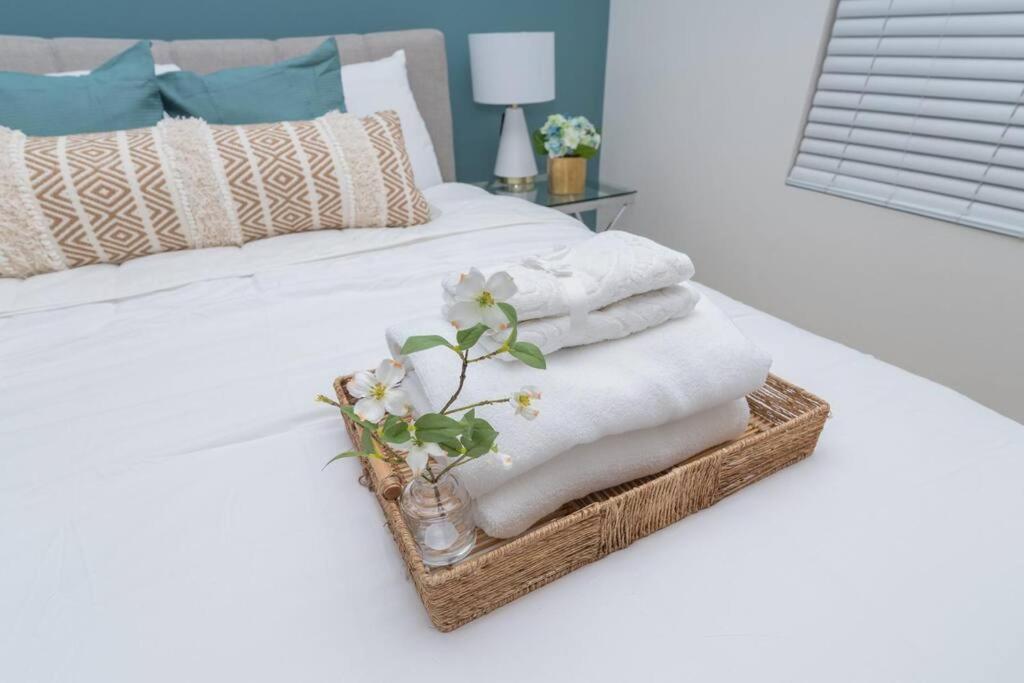Amazing 2 Bedroom 7 Min From Disneyland W Free Parking อนาไฮม์ ภายนอก รูปภาพ
