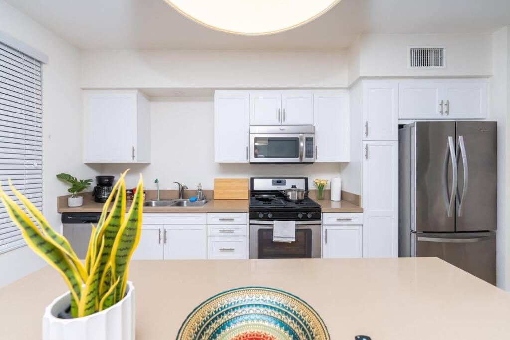 Amazing 2 Bedroom 7 Min From Disneyland W Free Parking อนาไฮม์ ภายนอก รูปภาพ