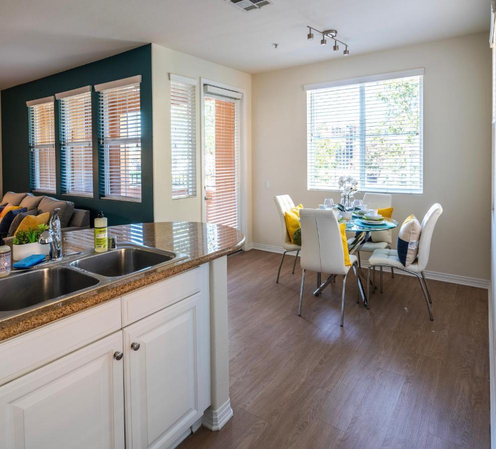 Amazing 2 Bedroom 7 Min From Disneyland W Free Parking อนาไฮม์ ภายนอก รูปภาพ